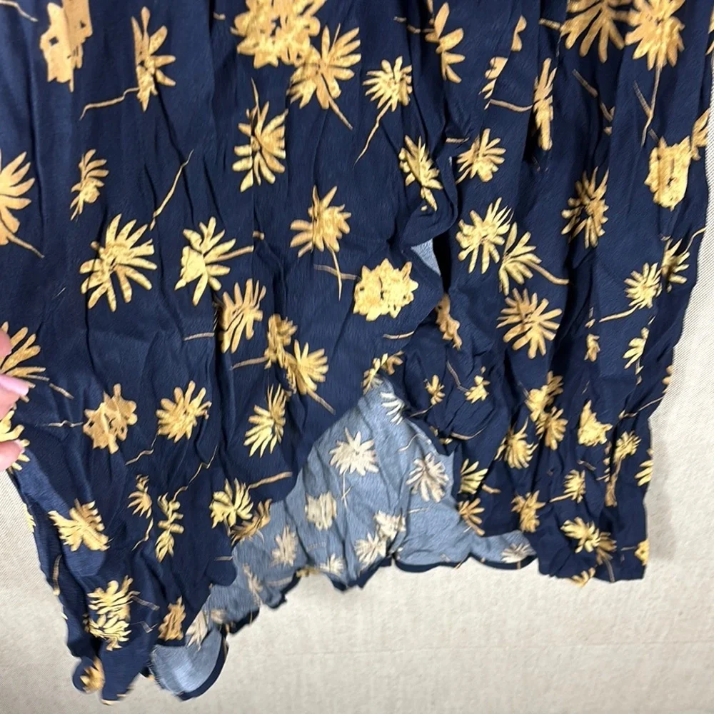 Urban Outfitters> Floral Navy Short Sleeve Wrap Dress Extra Small - Picture 6 of 9